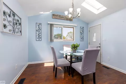 Dining - 18029 Rainbow, Fraser, MI 48026 photo 1 of 2