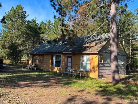 2146 E M28, Marquette, MI 49855