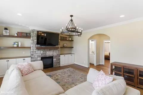 Living - 17206 Crittenden, Macomb, MI 48044 photo 4 of 6