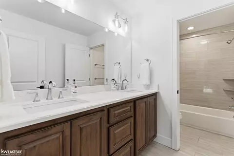 Bath - 17206 Crittenden, Macomb, MI 48044 photo 5 of 6