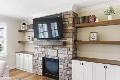 Living - 17206 Crittenden, Macomb, MI 48044 photo 2 of 6