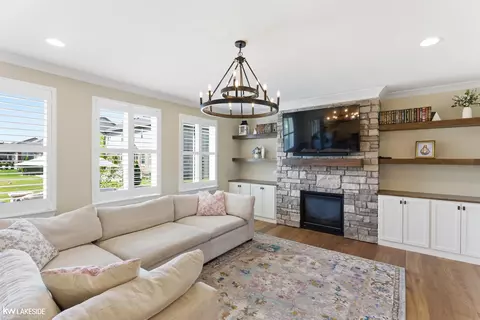Living - 17206 Crittenden, Macomb, MI 48044 photo 3 of 6
