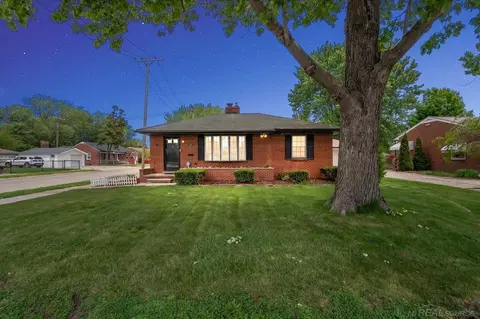 20221 E 11 Mile, Saint Clair Shores, MI 48081