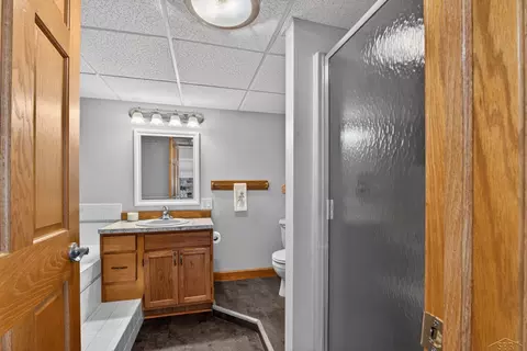 Bath - 637 Riverview, Gladwin, MI 48624 photo 5 of 6