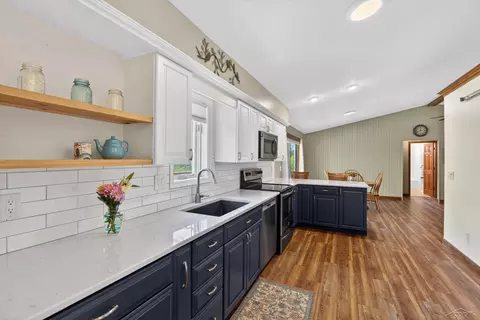 Kitchen - 637 Riverview, Gladwin, MI 48624 photo 3 of 4