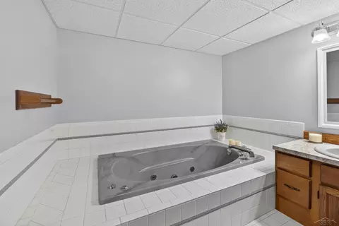 Bath - 637 Riverview, Gladwin, MI 48624 photo 6 of 6
