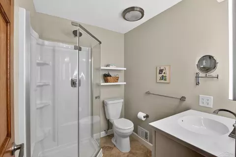 Bath - 637 Riverview, Gladwin, MI 48624 photo 1 of 6