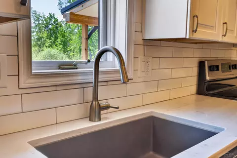 Kitchen - 637 Riverview, Gladwin, MI 48624 photo 2 of 4