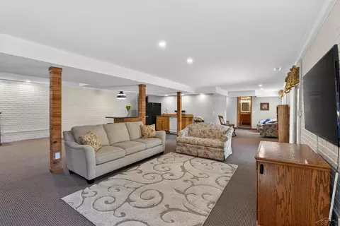 Living - 637 Riverview, Gladwin, MI 48624 photo 4 of 5