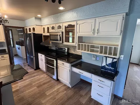 1128 E, Iron Mountain, MI 49801 photo 18