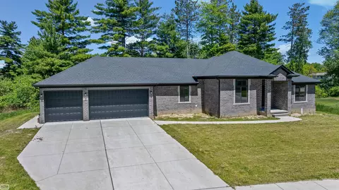 3702 N Athanasia, Fort Gratiot, MI 48059
