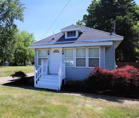 401 S Main, Chesaning, MI 48616