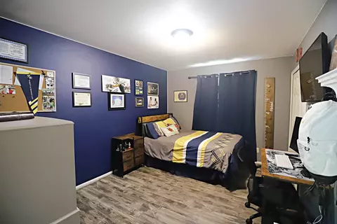 Bedroom - 6285 Chicago, Flushing, MI 48433 photo 2 of 3