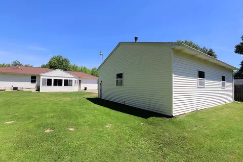 Exterior - 6285 Chicago, Flushing, MI 48433 photo 4 of 14