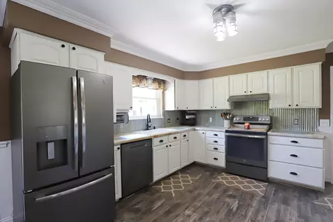 Kitchen - 6285 Chicago, Flushing, MI 48433 photo 3 of 6