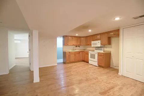 Kitchen - 6285 Chicago, Flushing, MI 48433 photo 6 of 6