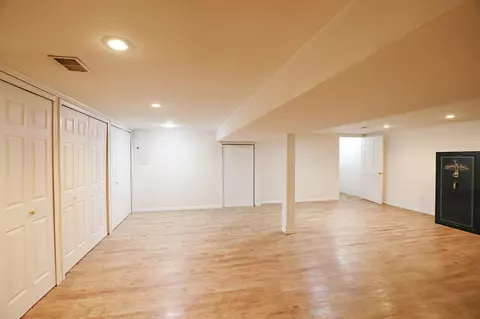 Other - 6285 Chicago, Flushing, MI 48433 photo 4 of 7