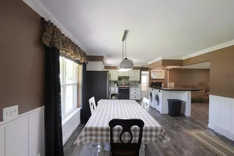 Dining - 6285 Chicago, Flushing, MI 48433 photo 2 of 2