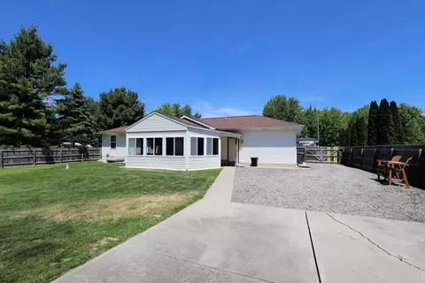 Exterior - 6285 Chicago, Flushing, MI 48433 photo 6 of 14