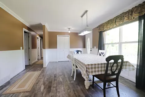 Dining - 6285 Chicago, Flushing, MI 48433 photo 1 of 2