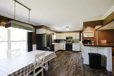 Kitchen - 6285 Chicago, Flushing, MI 48433 photo 2 of 6