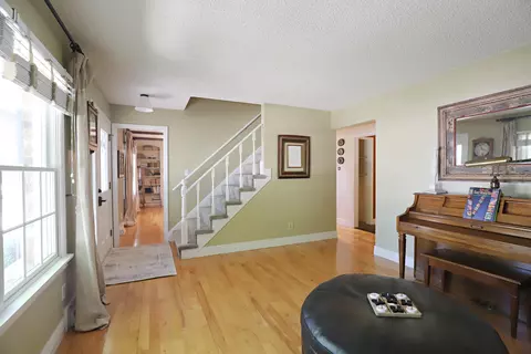 Entry Way - 1536 Suzanne, Flushing, MI 48433 photo 1 of 3