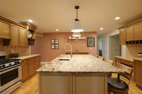 Kitchen - 1536 Suzanne, Flushing, MI 48433 photo 2 of 3