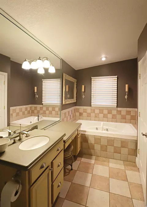 Bath - 1536 Suzanne, Flushing, MI 48433 photo 2 of 4