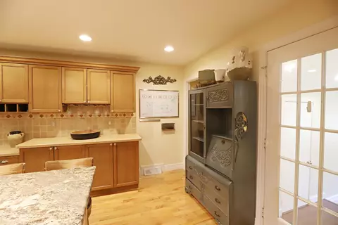 Entry Way - 1536 Suzanne, Flushing, MI 48433 photo 3 of 3