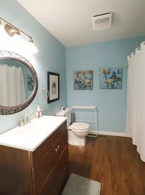Bath - 1536 Suzanne, Flushing, MI 48433 photo 4 of 4