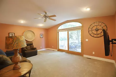 Living - 1536 Suzanne, Flushing, MI 48433 photo 1 of 2