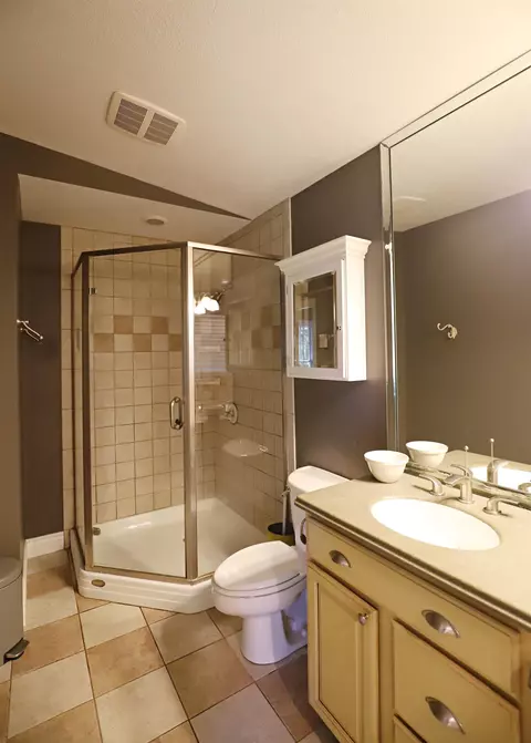 Bath - 1536 Suzanne, Flushing, MI 48433 photo 3 of 4