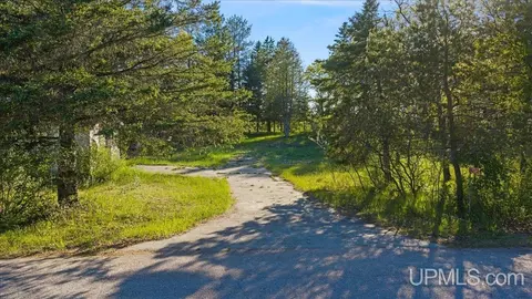 10367 V05, Rapid River, MI 49878