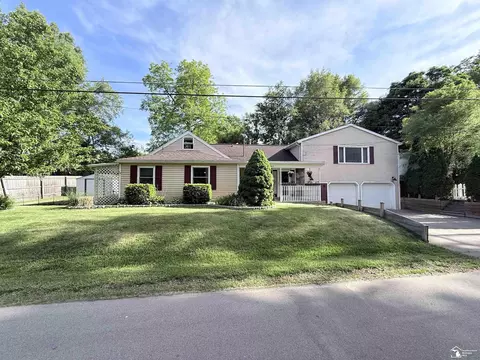 2911 Whitlock, Jackson, MI 49202