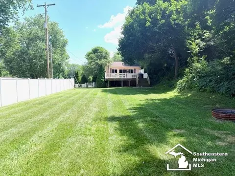 Exterior - 2911 Whitlock, Jackson, MI 49202 photo 7 of 8