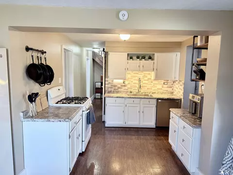 Kitchen - 2911 Whitlock, Jackson, MI 49202 photo 1 of 4