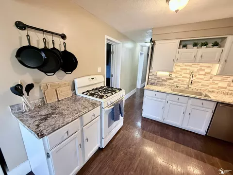Kitchen - 2911 Whitlock, Jackson, MI 49202 photo 2 of 4