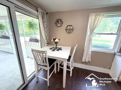 Dining - 2911 Whitlock, Jackson, MI 49202 photo 1 of 2