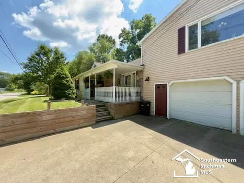 Exterior - 2911 Whitlock, Jackson, MI 49202 photo 4 of 8