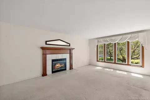 Living - 17836 Nick, Macomb, MI 48044 photo 5 of 7