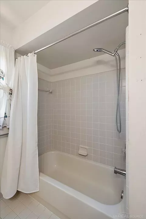 Bath - 17836 Nick, Macomb, MI 48044 photo 3 of 10