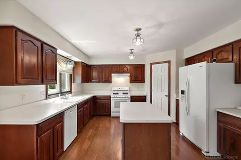 Kitchen - 17836 Nick, Macomb, MI 48044 photo 5 of 7