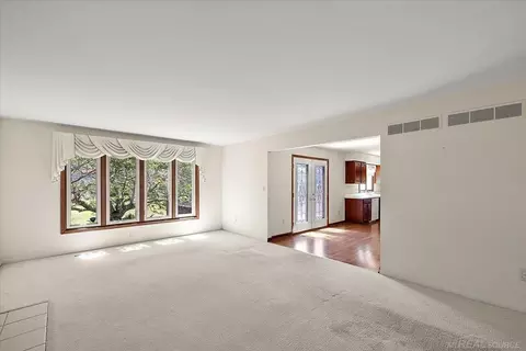 Living - 17836 Nick, Macomb, MI 48044 photo 6 of 7