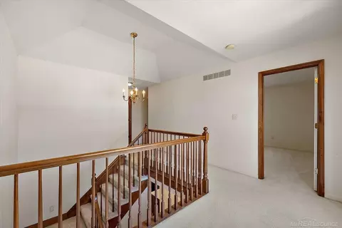 Entry Way - 17836 Nick, Macomb, MI 48044 photo 4 of 5