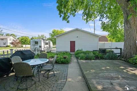 Exterior - 303 E 6th, Monroe, MI 48161 photo 8 of 10