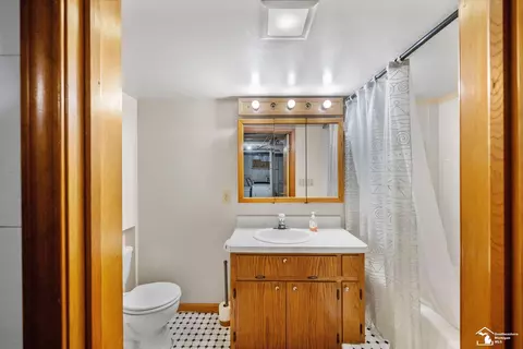 Bath - 303 E 6th, Monroe, MI 48161 photo 2 of 2