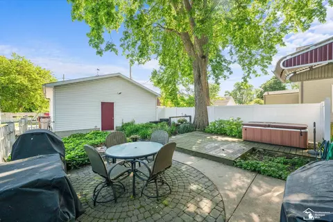 Exterior - 303 E 6th, Monroe, MI 48161 photo 9 of 10