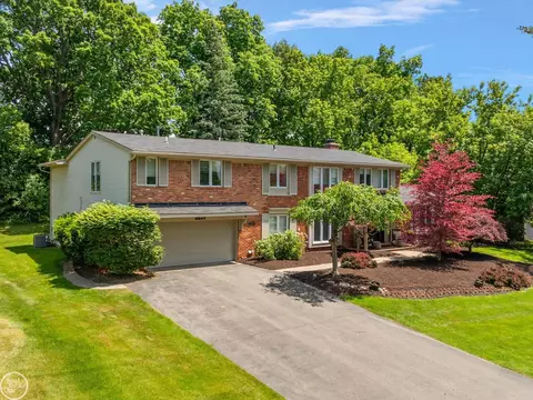 4547 Valleyview, West Bloomfield, MI 48323