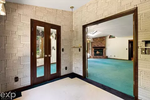 Entry Way - 100 Moran, Grosse Pointe Farms, MI 48236 photo 3 of 4