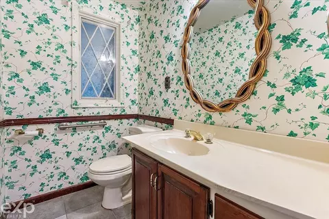 Bath - 100 Moran, Grosse Pointe Farms, MI 48236 photo 1 of 8
